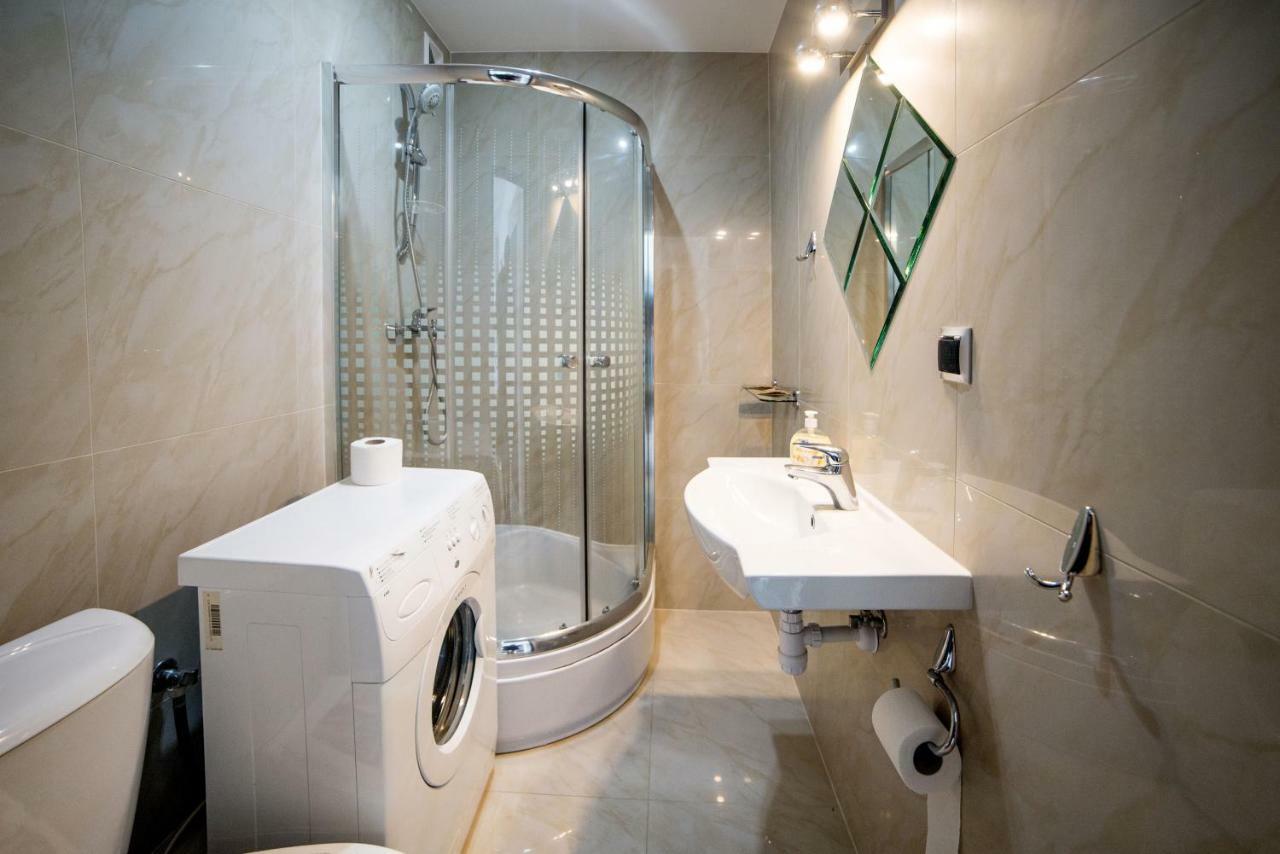 Arena Apartinfo Apartamenty กดัญสก์ ภายนอก รูปภาพ